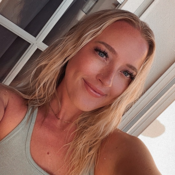 Meet your Posher, Cassandra - Picture 1 of 1